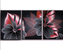 Charger l&#39;image dans la galerie, Modern Black &amp; Red Bloom
